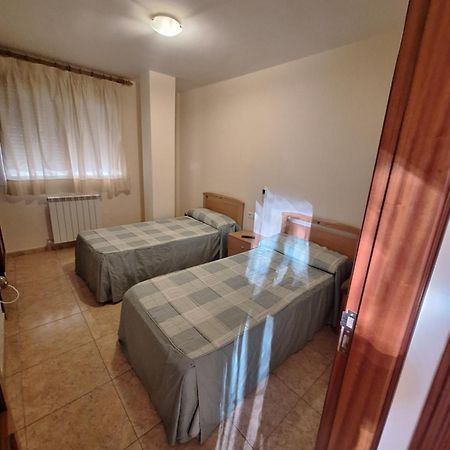 מלון Tardienta Hostal Pension - La Rotonda מראה חיצוני תמונה